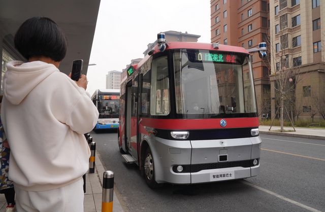 Çin'in Hebei Eyaletinde Sürücüsüz Otobüsler Deneme Sürecinden Geçiyor