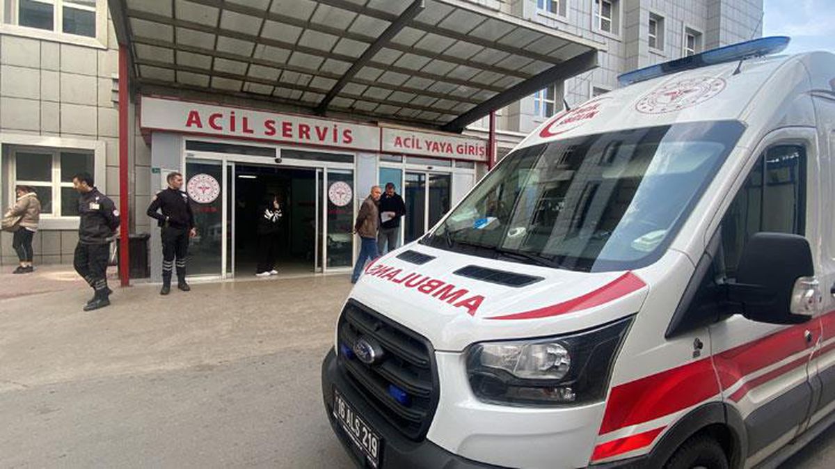 Hastanede kalan evsiz, doktor ilaç yazmayınca öfkelenip kendini yaktı