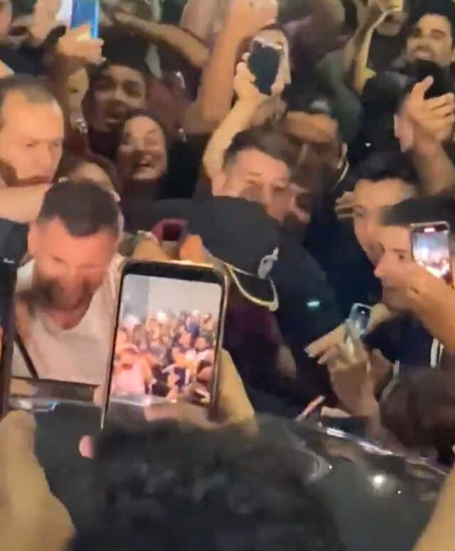 Restoranın etrafını kuşattılar! Lionel Messi, Arjantin'de canını zor kurtardı