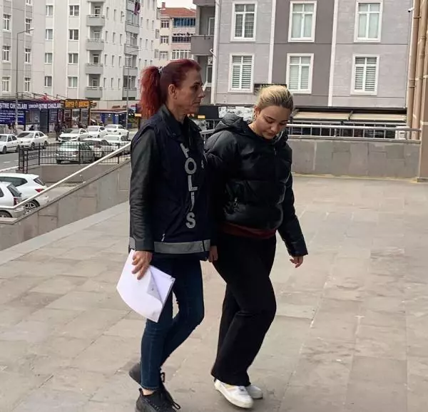 'Sahte doktor' Ayşe Özkiraz bir kez daha hakim karşısında: Dersimi aldım, tahliyemi talep ediyorum 'Sahte doktor' Ayşe Özkiraz bir kez daha hakim karşısında: Dersimi aldım, tahliyemi talep ediyorum