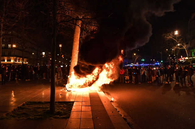 Fransa'da grev ve protesto dalgası dinmiyor! Ülke çapında milyonlarca kişi yarın sokaklarda olacak Fransa'da grev ve protesto dalgası dinmiyor! Ülke çapında milyonlarca kişi yarın sokaklarda olacak