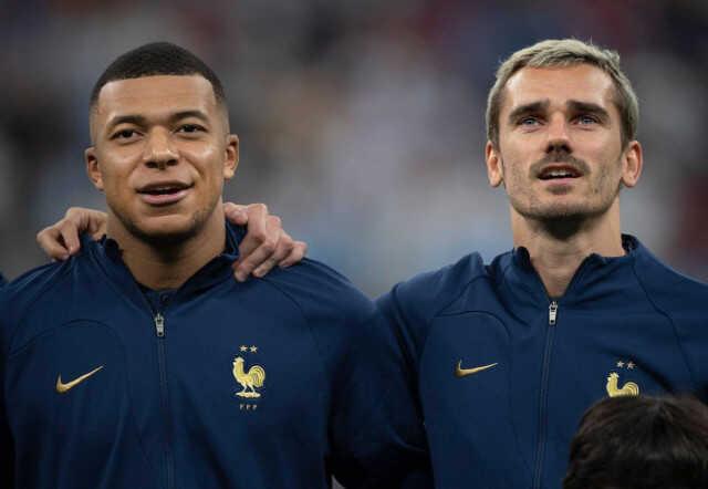 Fransa'da büyük kriz! Mbappe'nin kaptan olması sonrası Griezmann sürpriz bir kararın eşiğinde Fransa'da büyük kriz! Mbappe'nin kaptan olması sonrası Griezmann sürpriz bir kararın eşiğinde