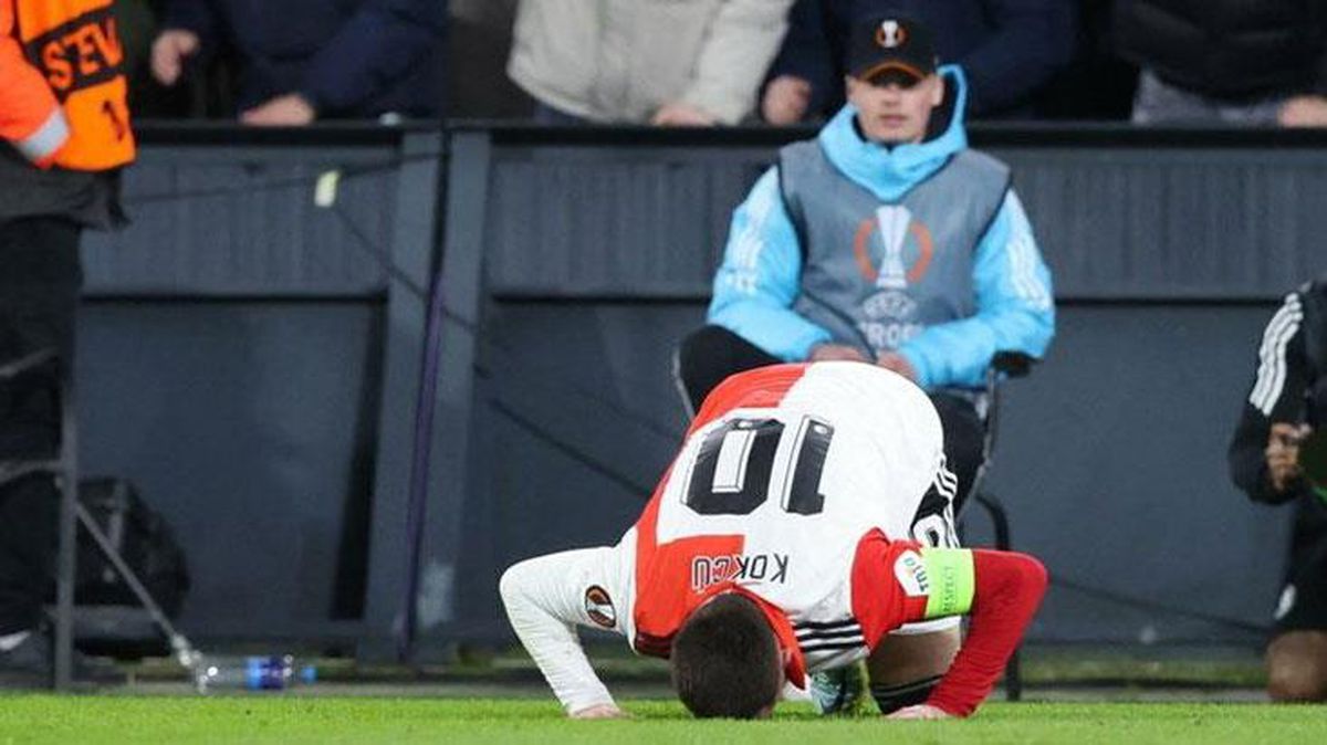 Hollanda'da Müslüman futbolcuların orucunu açması için maçların durdurulmasına izin verilecek