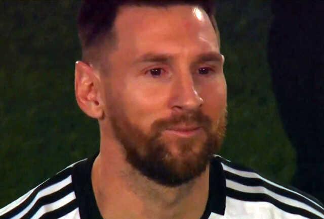 Arjantin tribünlerinde yaşananları gören Lionel Messi ve arkadaşları gözyaşlarını tutamadı Arjantin tribünlerinde yaşananları gören Lionel Messi ve arkadaşları gözyaşlarını tutamadı