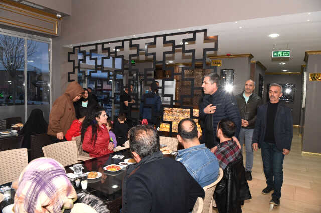Başkan Asya, ilk iftarı depremzedelerle birlikte yaptı
