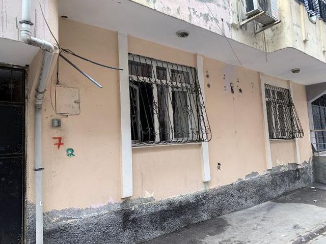 Karısının boğazını kendisini aldattığını düşündüğü için kesmiş