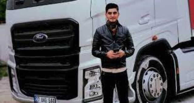Son Dakika: Şanlıurfa'da 10 gün önce aracıyla sele kapılan tır şoförünün cansız bedeni bulundu, sel felaketinde can kaybı 21'e yükseldi Son Dakika: Şanlıurfa'da 10 gün önce aracıyla sele kapılan tır şoförünün cansız bedeni bulundu, sel felaketinde can kaybı 21'e yükseldi