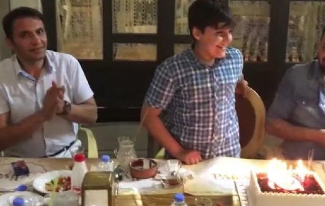 Depremde ölen çocuğun cep telefonunu iade etmek için babadan para istediler
