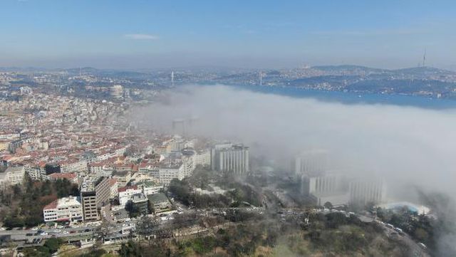 Aniden bastıran sis nedeniyle İstanbul Boğazı'nda gemi trafiği durdu
