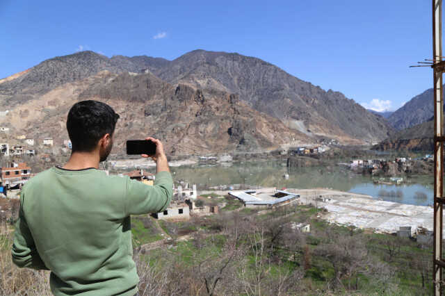 Sular altında kalacak olan ilçede esnaflar dükkanlarını bir daha açmamak üzere kapattı Sular altında kalacak olan ilçede esnaflar dükkanlarını bir daha açmamak üzere kapattı