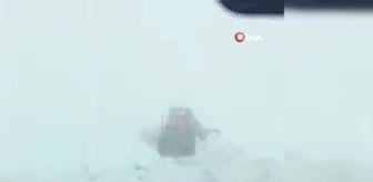 Bayburt'un yüksek kesimlerinde karla mücadele devam ediyor