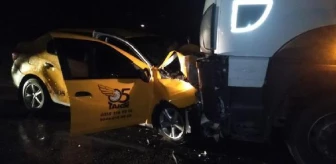 Amasya'da TIR'la çarpışan taksinin şoförü öldü, 4 yolcu yaralı