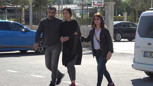 Denizli'de şiddet gördüğü kocasını bıçaklayarak öldüren kadın tutuklandı Denizli'de şiddet gördüğü kocasını bıçaklayarak öldüren kadın tutuklandı