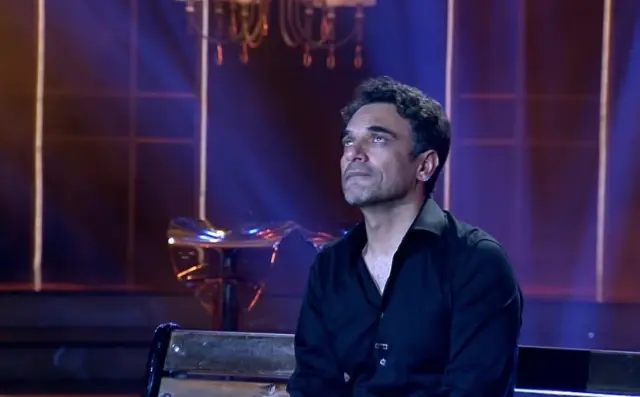 Depremde 11 ailesini kaybeden Uğur Aslan, yaşadıklarını anlatırken gözyaşlarına boğuldu Depremde 11 ailesini kaybeden Uğur Aslan, yaşadıklarını anlatırken gözyaşlarına boğuldu