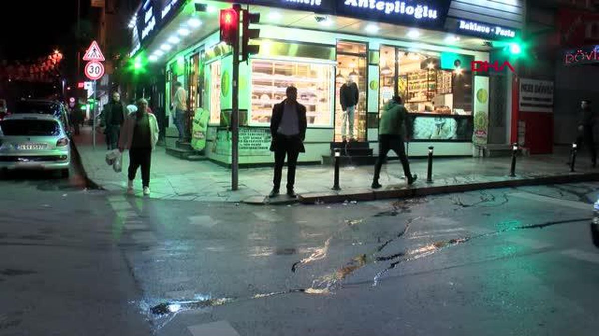 İSTANBUL-BAĞCILAR'DA SİLAHLI SALDIRI, 1'İ ÇOCUK 3 YARALI