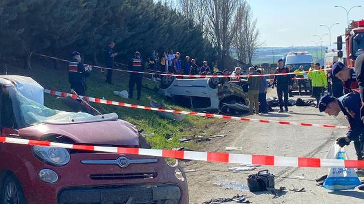 Son dakika: TEM Otoyolu'nda karşı şeride geçen hafriyat kamyonu 2 araca çarptı: 6 ölü, 3 yaralı