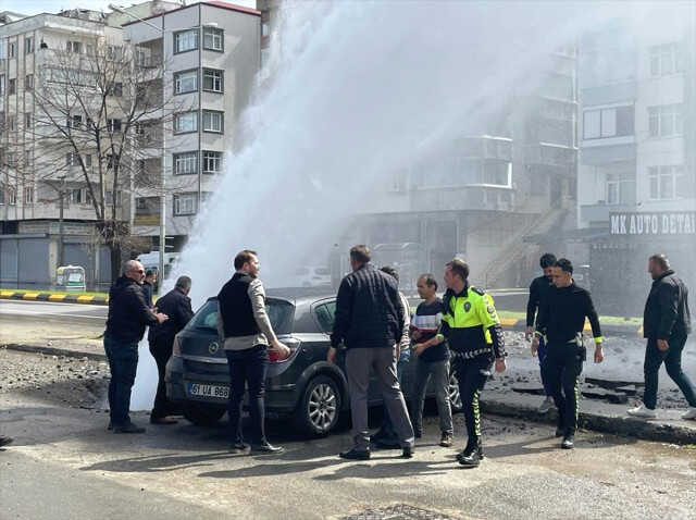 Ana isale hattı patladı, 8 katlı binayı su bastı! Evlerin hali inanılmaz