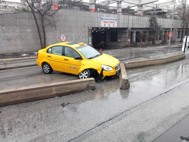 Ankara'da şiddetli yağış hayatı olumsuz etkiledi