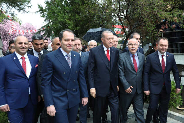 Cumhurbaşkanı Erdoğan, Yeniden Refah Partisi lideri Fatih Erbakan'ı ziyaret ediyor