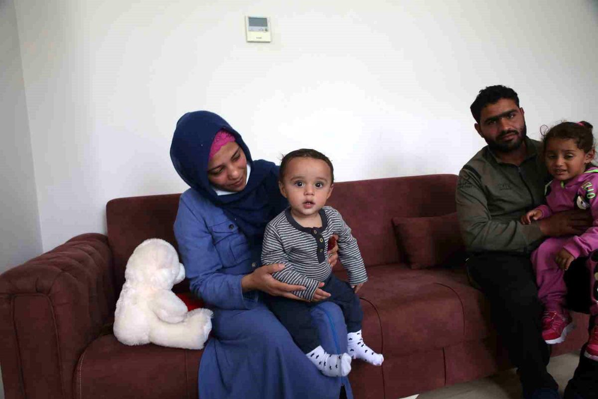 Depremzede aile 50 gün sonra bebeklerine kavuştu