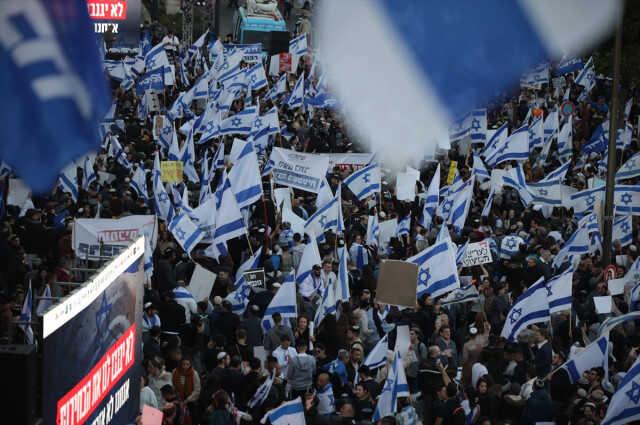 İsrail'de Netanyahu'ya geri adım attıran göstericiler ve talepleri tartışılıyor