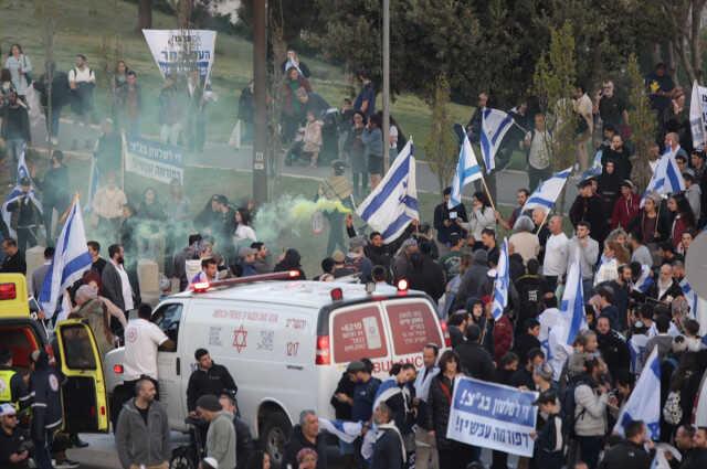 İsrail'de Netanyahu'ya geri adım attıran göstericiler ve talepleri tartışılıyor