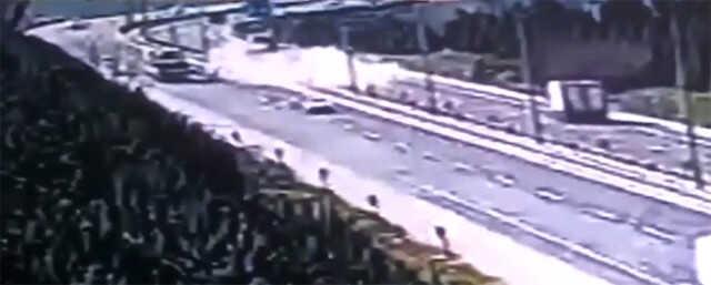 İstanbul'da 6 kişinin öldüğü kazaya ilişkin kamyon şoförü tutuklandı İstanbul'da 6 kişinin öldüğü kazaya ilişkin kamyon şoförü tutuklandı