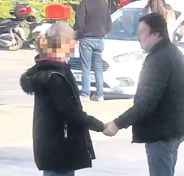 Kadınları zorla ofisine davet ettiği söylenen Selami Şahin'in cephesinden açıklama: Hayranlarıyla diyaloğu yanlış servis edildi Kadınları zorla ofisine davet ettiği söylenen Selami Şahin'in cephesinden açıklama: Hayranlarıyla diyaloğu yanlış servis edildi