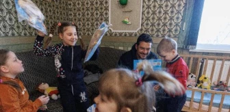 Orlando Bloom, Kiev'de savaştan etkilenen çocukları ziyaret etti