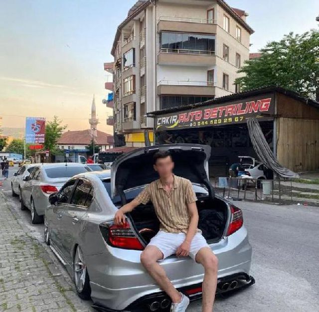 17 yaşındaki çocuk, babasını kalbinden bıçaklayarak öldürdü