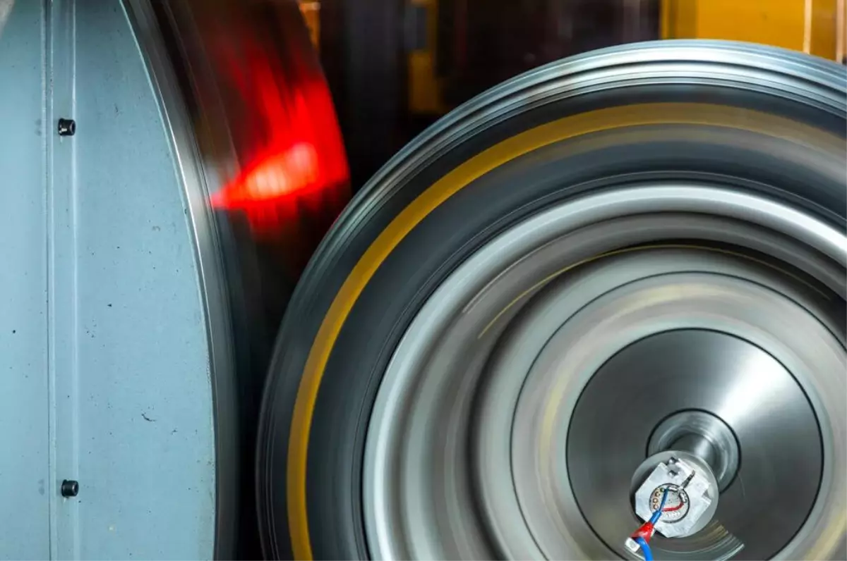Pirelli hız testlerinde saatte 500 km'ye ulaştı