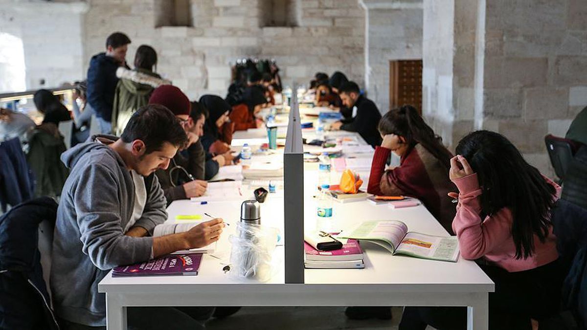 Okullar yüz yüze mi olacak? 2023 Okullar hibrit mi oldu? Üniversiteler açılacak mı?
