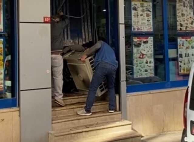 Kağıthane'de üstüne klima düşen 9 aylık hamile kadın: 'Az kalsın ölüyorduk' Kağıthane'de üstüne klima düşen 9 aylık hamile kadın: 'Az kalsın ölüyorduk'