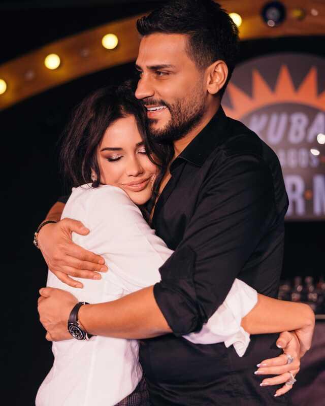 Fenomen Dilan Polat'ın çöp kovasına 29 bin TL vermesi gündem oldu Fenomen Dilan Polat'ın çöp kovasına 29 bin TL vermesi gündem oldu