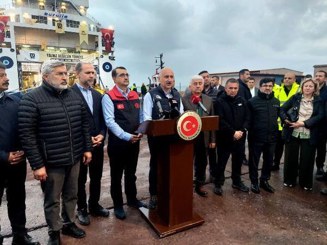 Bakan Dönmez: Ramazanın son günü Karadeniz gazını karaya çıkartacağız Bakan Dönmez: Ramazanın son günü Karadeniz gazını karaya çıkartacağız