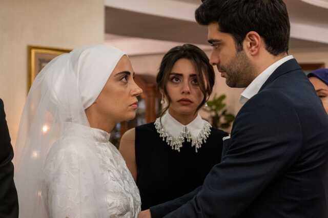 Sosyal medyanın gündemine oturdu! RTÜK'ün Kızılcık Şerbeti'ne verdiği cezaya tepki yağıyor Sosyal medyanın gündemine oturdu! RTÜK'ün Kızılcık Şerbeti'ne verdiği cezaya tepki yağıyor