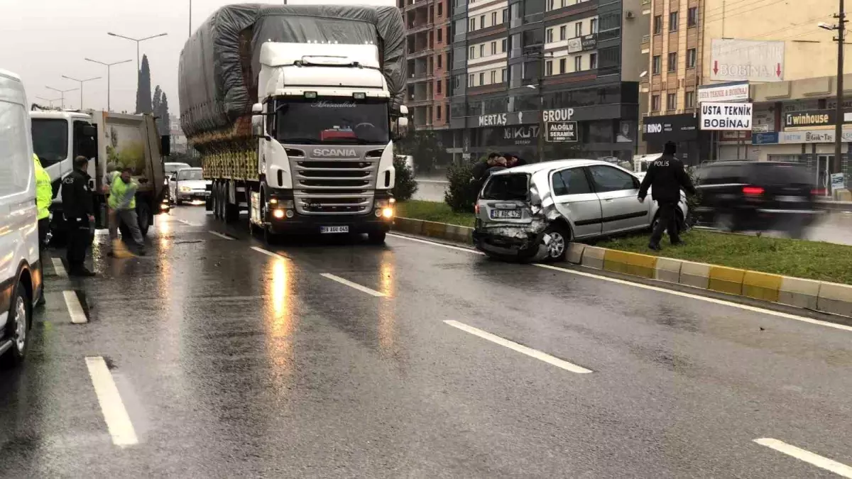 Balıkesir'de Zincirleme Trafik Kazası: 4 Yaralı - Haberler