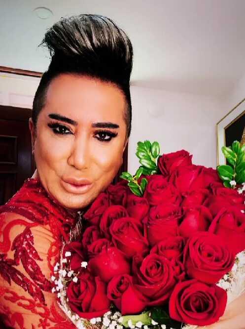 Sosyal medya fenomeni Murat Övüç, fotoğraf çektirmek isteyen hayranına bağırdı