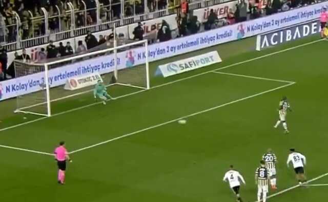 Stat buz kesti! Enner Valencia'nın penaltı vuruşu sonrası herkes dondu kaldı Stat buz kesti! Enner Valencia'nın penaltı vuruşu sonrası herkes dondu kaldı