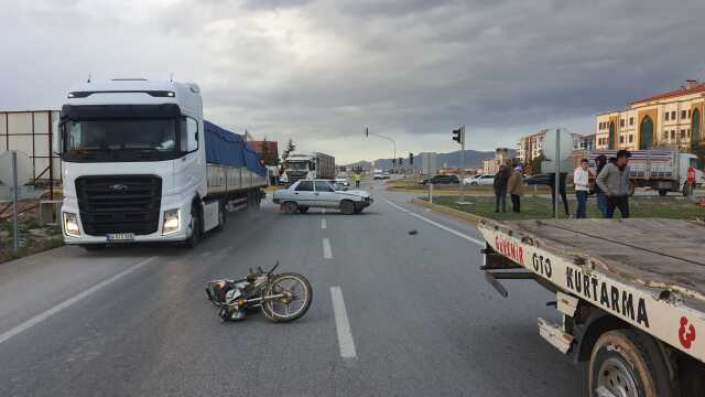 Babanın öldüğü, oğlunun ise ağır yaralandığı kaza anı güvenlik kamerasında