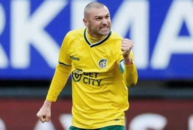 Burak Yılmaz'ın paylaşımını gören kulüp yetkilisi şok oldu: Ne olduğunu öğreneceğiz Burak Yılmaz'ın paylaşımını gören kulüp yetkilisi şok oldu: Ne olduğunu öğreneceğiz