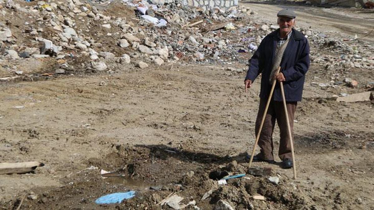 Depremde 14 kişinin hayatını kaybettiği kahvehaneden tek kurtulan kişi oldu! O anları acıyla anlattı