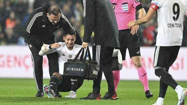 Derbide sakatlanan Beşiktaş'ın stoperi Tayyip Talha Sanuç, 6 ay sahalardan uzak kalacak