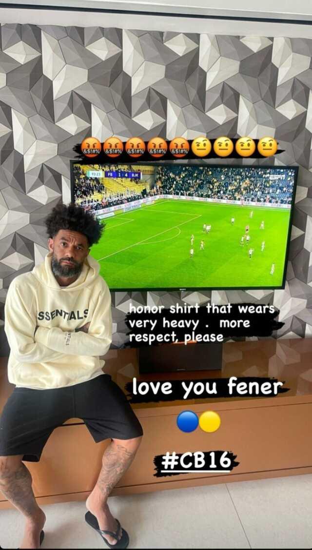 Eski Fenerbahçeli Baroni, derbi hezimeti sonrası futbolcuları açık açık uyardı: Bu onurlu forma çok ağırdır Eski Fenerbahçeli Baroni, derbi hezimeti sonrası futbolcuları açık açık uyardı: Bu onurlu forma çok ağırdır