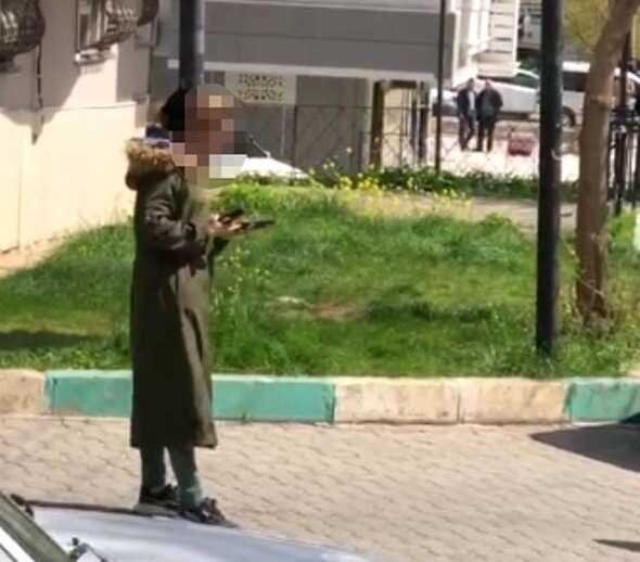 Sokak ortasında kan donduran olay! Kadın, öldürdüğü adamın başında bekledi