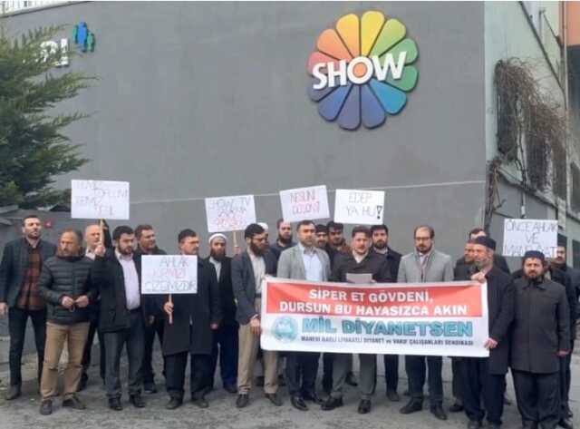 Tepkiler büyüyor! Show TV'nin önünce Kızılcık Şerbeti için eylem yapıldı