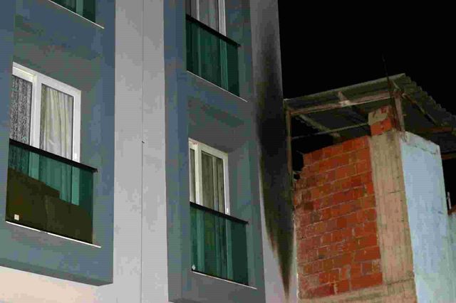 İzmir'de alkollü şahıs eski sevgilisinin evine molotof attı
