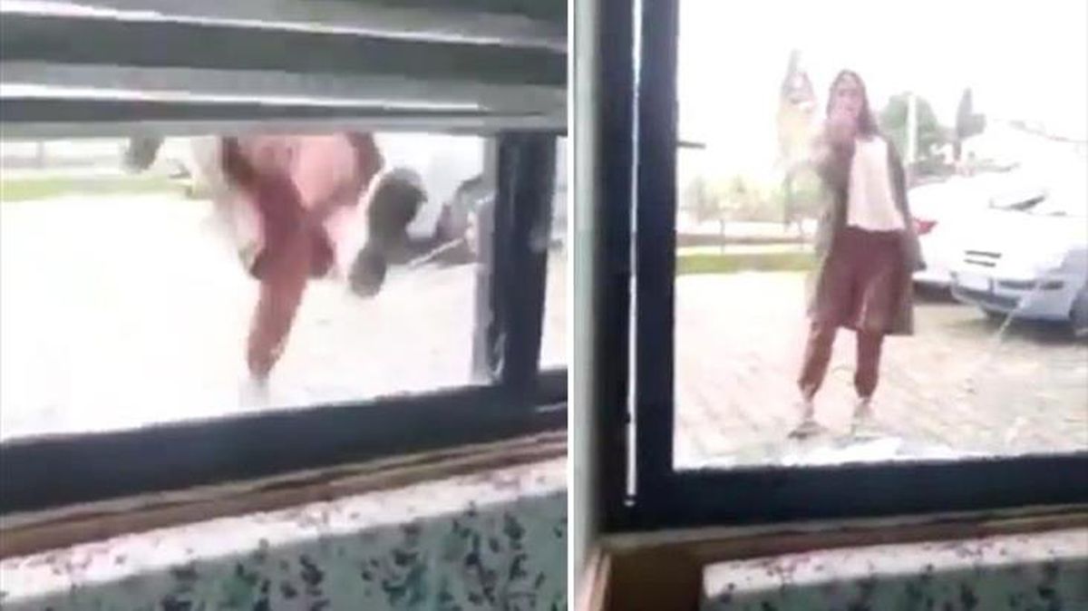 Kadıköy'de bir kadın Kur'an Kursu'na saldırıda bulunarak camlarını kırdı