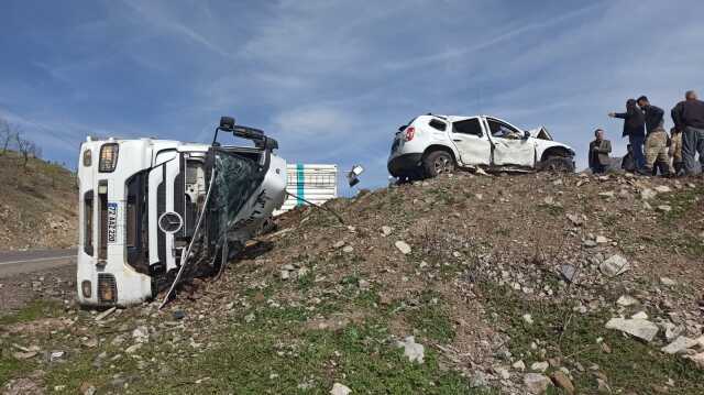 Şırnak'ta tır ile hafif ticari aracın çarpıştığı kazada, 3 kişi öldü