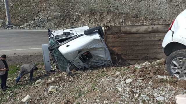 Şırnak'ta tır ile hafif ticari aracın çarpıştığı kazada, 3 kişi öldü